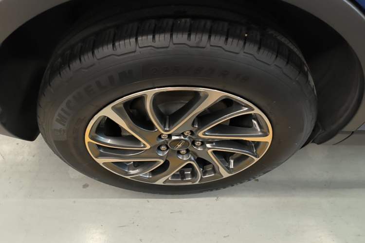 Used Lincoln Corsair 2021 2.0T Four-Wheel Drive Luxury Edition Right Rear Wheel Hub