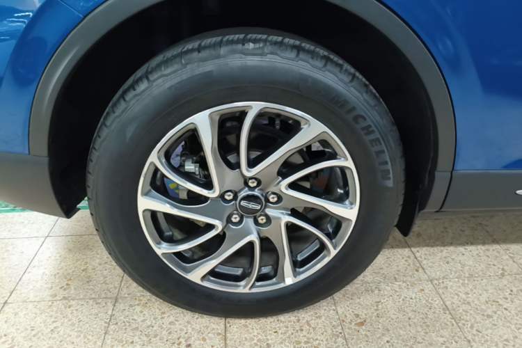 Used Lincoln Corsair 2021 2.0T Two-Wheel-Drive Luxury Edition Right Rear Wheel Hub