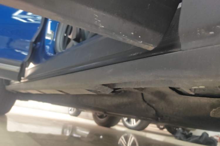 Used Lincoln Corsair 2021 2.0T Two-Wheel Drive Deluxe Edition Right Side Sill