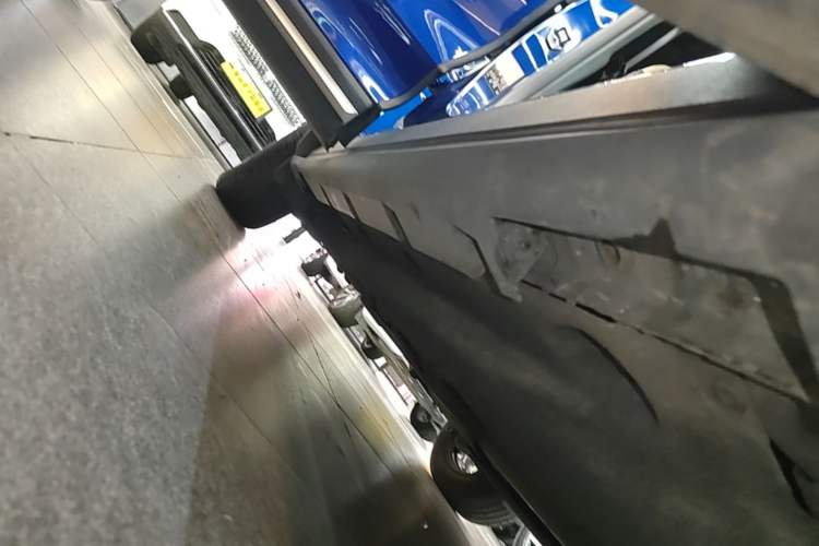 Used Lincoln Corsair 2021 2.0T Two-Wheel-Drive Luxury Edition Right Side Sill