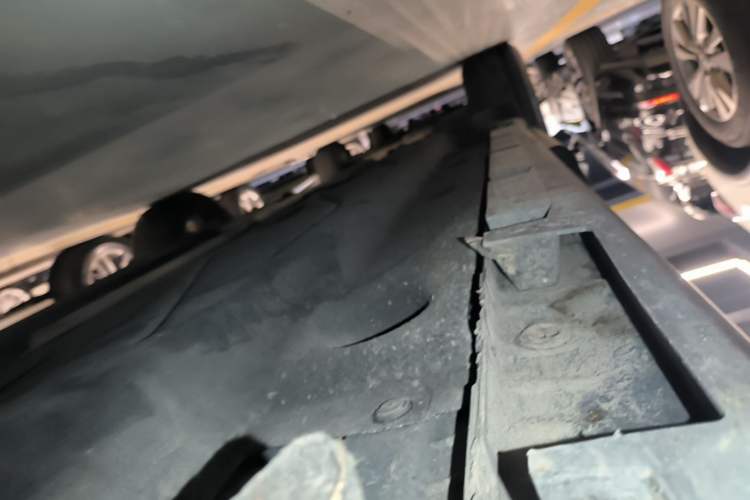 Used Lincoln Corsair 2021 2.0T Four-Wheel Drive Luxury Edition Right Side Sill