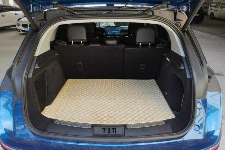 Used Lincoln Corsair 2021 2.0T Two-Wheel Drive Deluxe Edition Trunk
