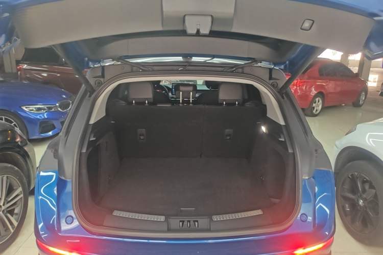 Used Lincoln Corsair 2021 2.0T Two-Wheel Drive Deluxe Edition Trunk