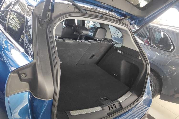 Used Lincoln Corsair 2021 2.0T Two-Wheel Drive Deluxe Edition Trunk