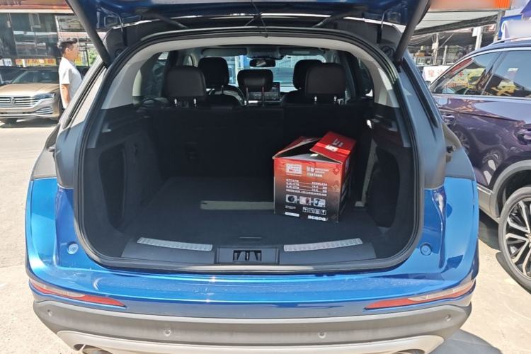 Used Lincoln Corsair 2021 2.0T Two-Wheel Drive Deluxe Edition Trunk