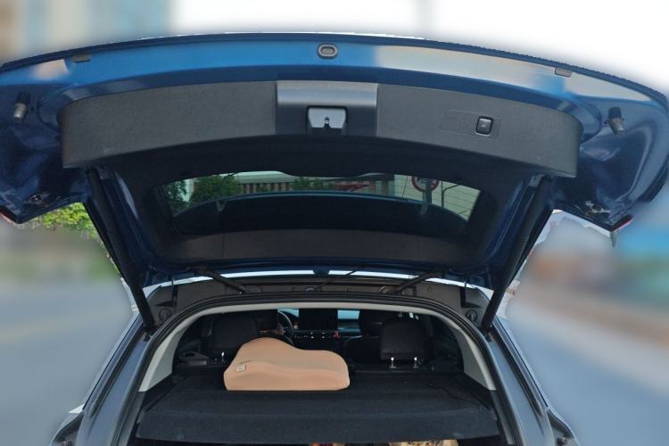 Used Lincoln Corsair 2021 2.0T Two-Wheel Drive Deluxe Edition Trunk