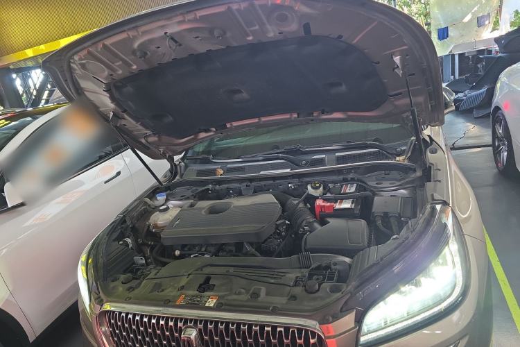 Used Lincoln Corsair 2021 2.0T Two-Wheel-Drive Luxury Edition Engine Bay