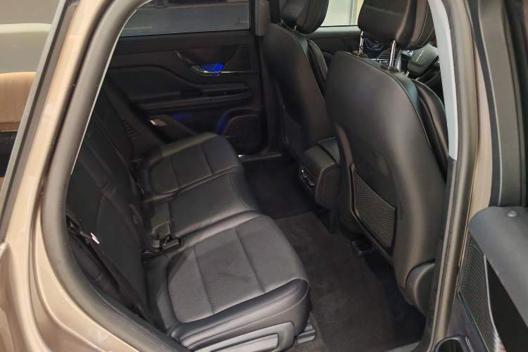Used Lincoln Corsair 2021 2.0T Two-Wheel-Drive Luxury Edition Interior 3
