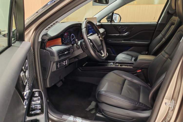 Used Lincoln Corsair 2021 2.0T Two-Wheel-Drive Luxury Edition Left Front Seat