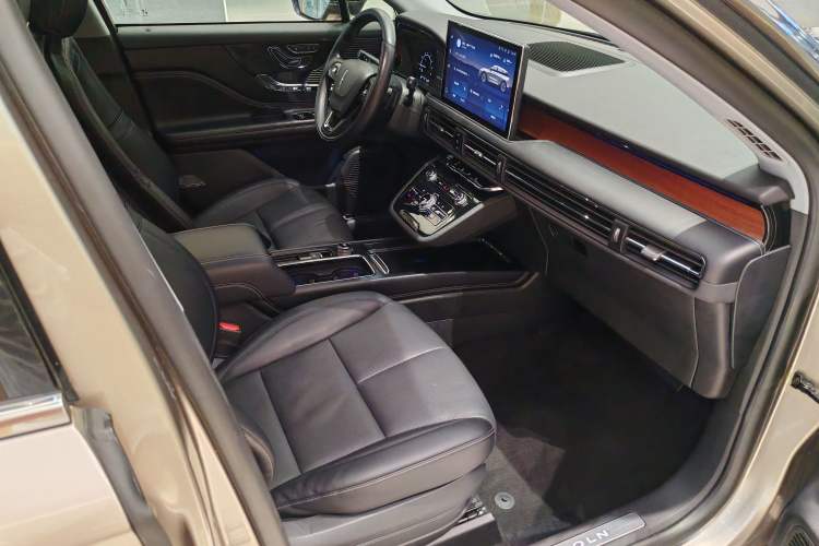 Used Lincoln Corsair 2021 2.0T Two-Wheel-Drive Luxury Edition Right Front Seat