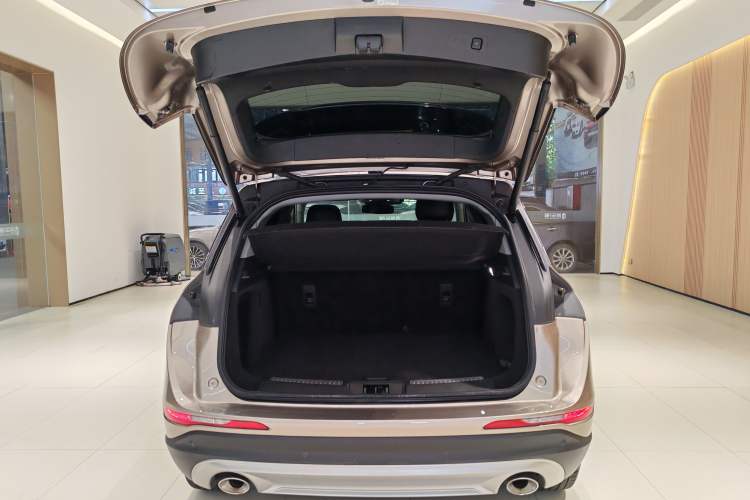 Used Lincoln Corsair 2021 2.0T Two-Wheel-Drive Luxury Edition Trunk