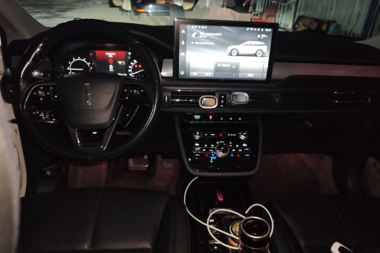 Used Lincoln Corsair 2021 2.0T Two-Wheel Drive Deluxe Edition Center Console