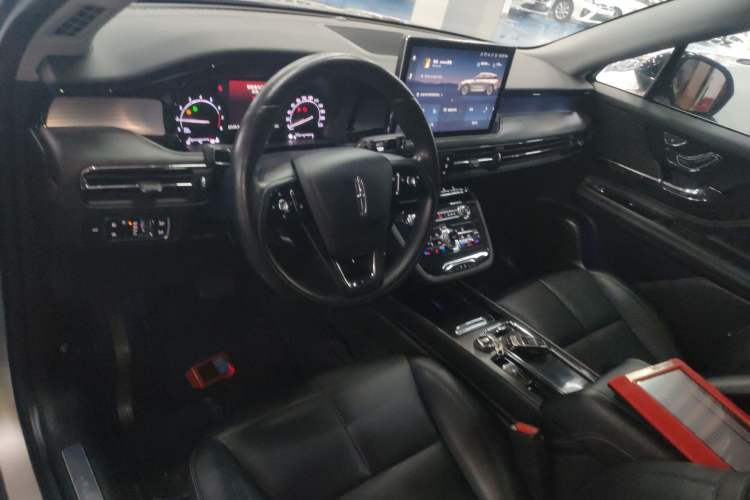 Used Lincoln Corsair 2021 2.0T Two-Wheel Drive Deluxe Edition Center Console