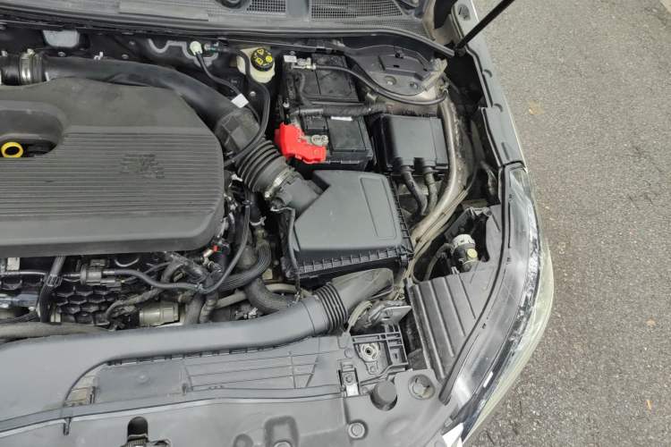 Used Lincoln Corsair 2021 2.0T Two-Wheel Drive Deluxe Edition Engine Bay Left