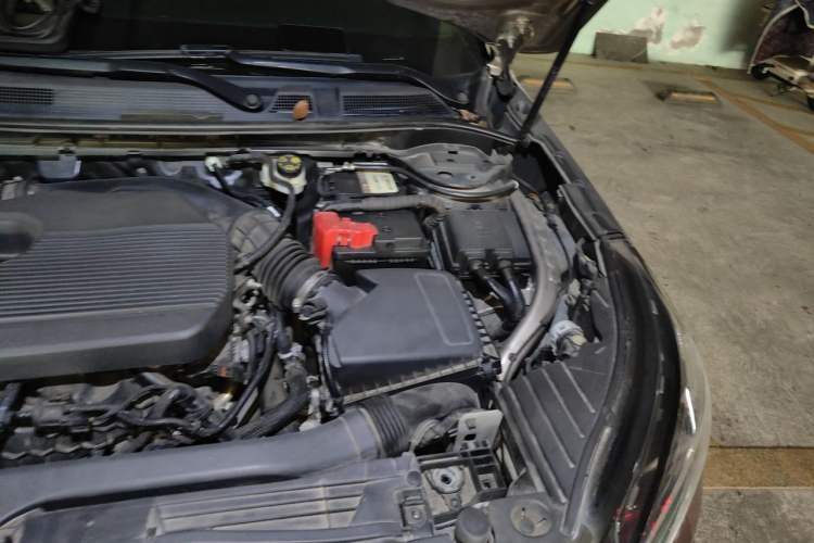 Used Lincoln Corsair 2021 2.0T Two-Wheel-Drive Luxury Edition Engine Bay Left