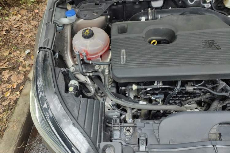 Used Lincoln Corsair 2021 2.0T Two-Wheel Drive Deluxe Edition Engine Bay Right