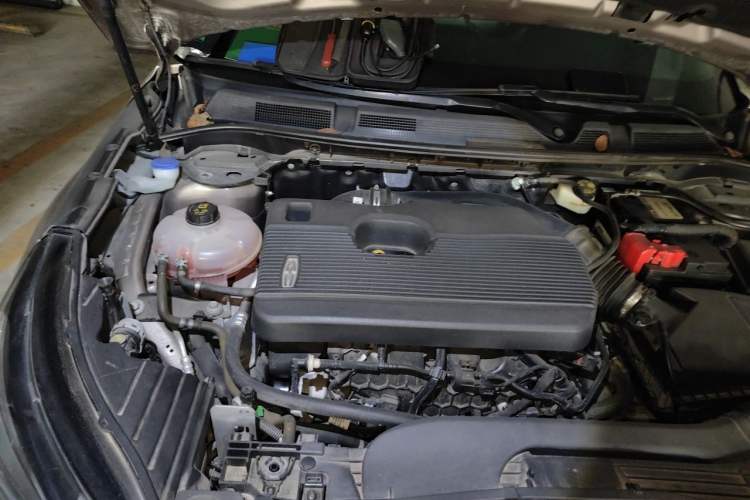 Used Lincoln Corsair 2021 2.0T Two-Wheel-Drive Luxury Edition Engine Bay Right