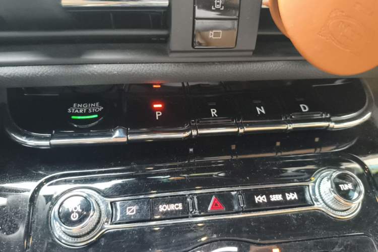 Used Lincoln Corsair 2021 2.0T Two-Wheel-Drive Luxury Edition Gear Lever