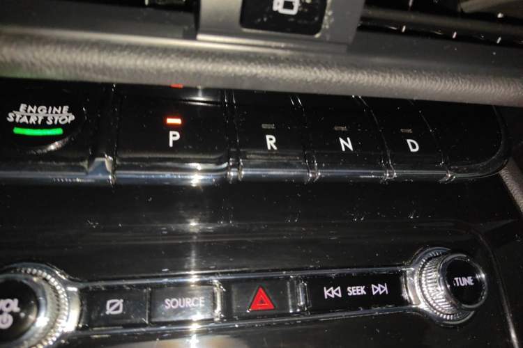 Used Lincoln Corsair 2021 2.0T Two-Wheel-Drive Luxury Edition Gear Lever