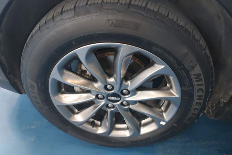 Used Lincoln Corsair 2021 2.0T Two-Wheel Drive Deluxe Edition Left Front Wheel Hub