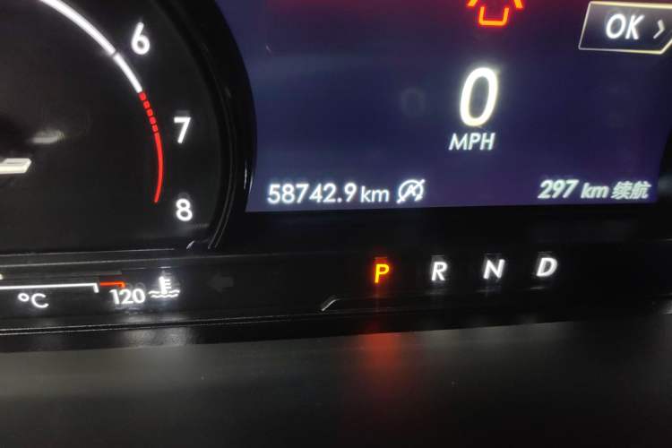 Used Lincoln Corsair 2021 2.0T Two-Wheel Drive Deluxe Edition Odometer Close Up