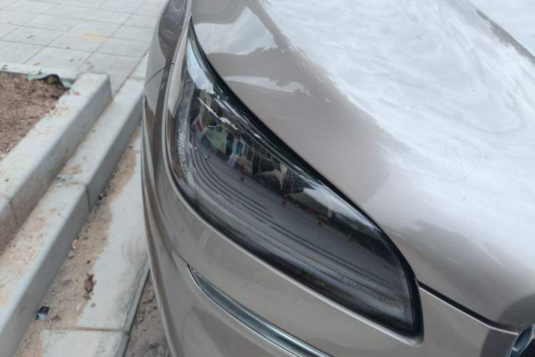 Used Lincoln Corsair 2021 2.0T Two-Wheel-Drive Luxury Edition Right Front Headlight