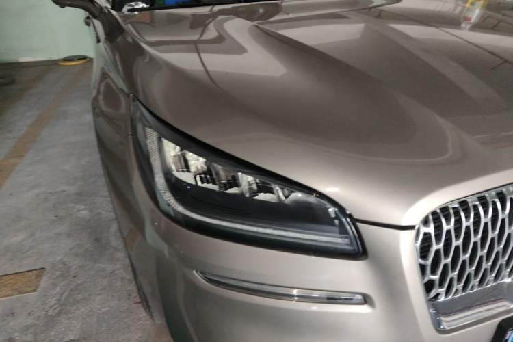 Used Lincoln Corsair 2021 2.0T Two-Wheel-Drive Luxury Edition Right Front Headlight