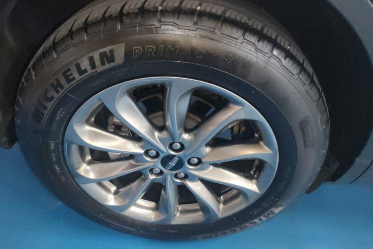 Used Lincoln Corsair 2021 2.0T Two-Wheel Drive Deluxe Edition Right Rear Wheel Hub