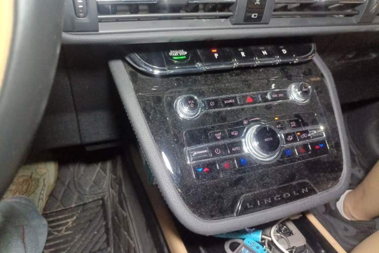 Used Lincoln Corsair 2021 2.0T Two-Wheel-Drive Luxury Edition Gear Lever