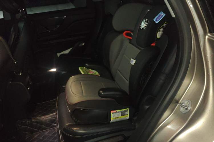 Used Lincoln Corsair 2021 2.0T Two-Wheel-Drive Luxury Edition Left Rear Seat