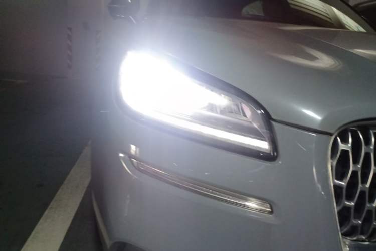 Used Lincoln Corsair 2021 2.0T Two-Wheel-Drive Luxury Edition Right Front Headlight