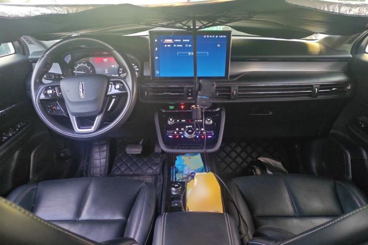 Used Lincoln Corsair 2021 2.0T Two-Wheel Drive Deluxe Edition Center Console