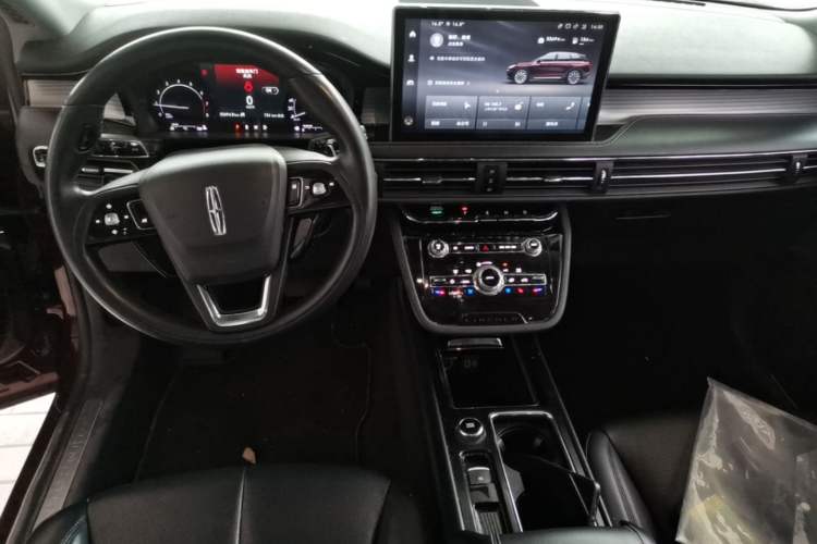 Used Lincoln Corsair 2021 2.0T Two-Wheel Drive Deluxe Edition Center Console