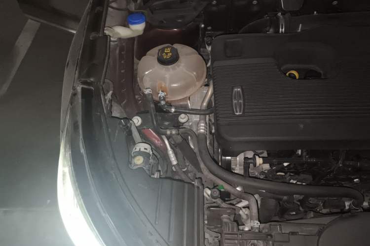 Used Lincoln Corsair 2021 2.0T Two-Wheel Drive Deluxe Edition Engine Bay Right