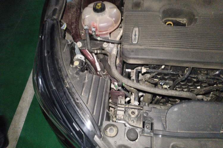 Used Lincoln Corsair 2021 2.0T Two-Wheel-Drive Luxury Edition Engine Bay Right