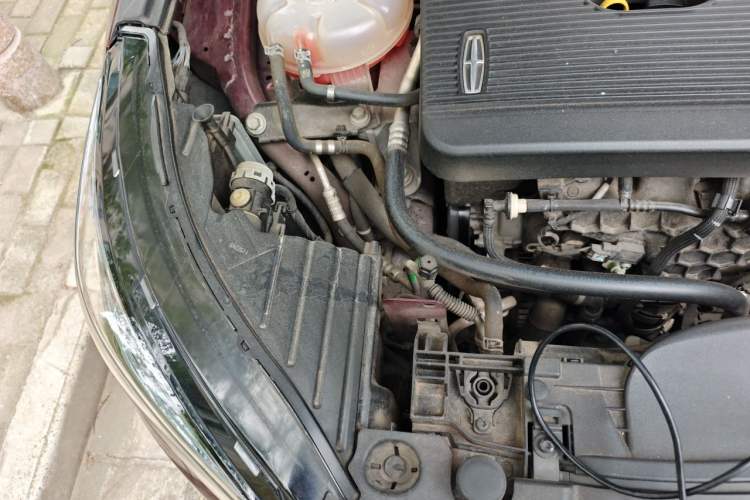 Used Lincoln Corsair 2021 2.0T Two-Wheel-Drive Luxury Edition Engine Bay Right