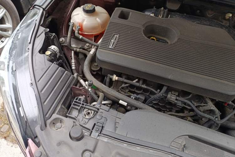 Used Lincoln Corsair 2021 2.0T Two-Wheel Drive Deluxe Edition Engine Bay Right