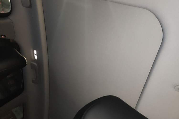 Used Lincoln Corsair 2021 2.0T Two-Wheel Drive Deluxe Edition Headliner