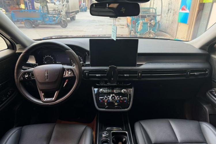 Used Lincoln Corsair 2021 2.0T Two-Wheel Drive Deluxe Edition Interior 1