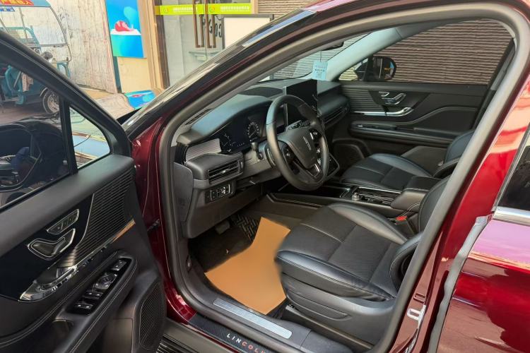 Used Lincoln Corsair 2021 2.0T Two-Wheel Drive Deluxe Edition Interior 2