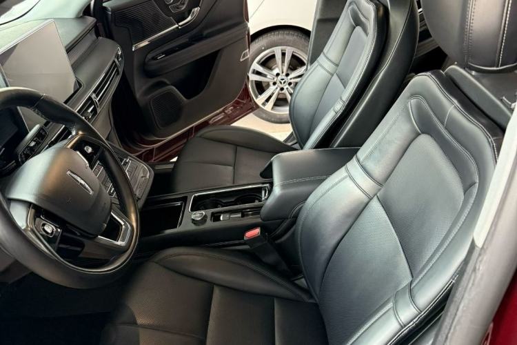 Used Lincoln Corsair 2021 2.0T Two-Wheel Drive Deluxe Edition Interior 2