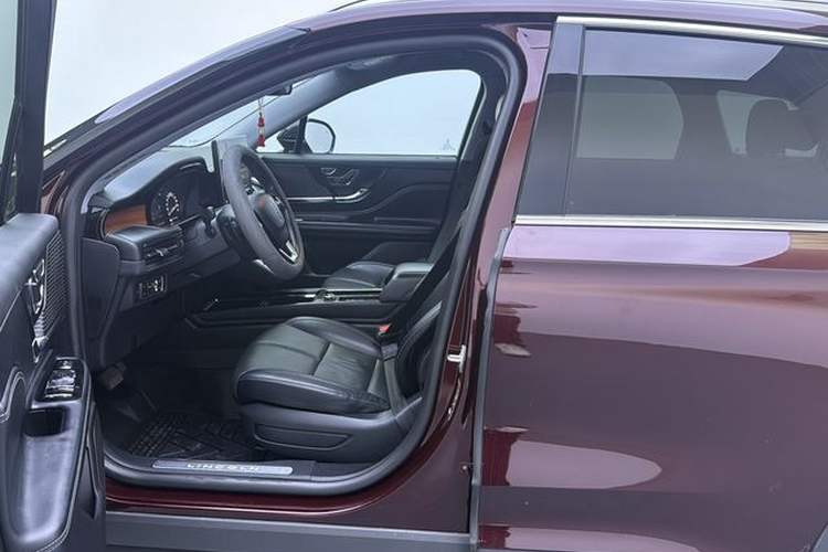 Used Lincoln Corsair 2021 2.0T Two-Wheel-Drive Luxury Edition Interior 4