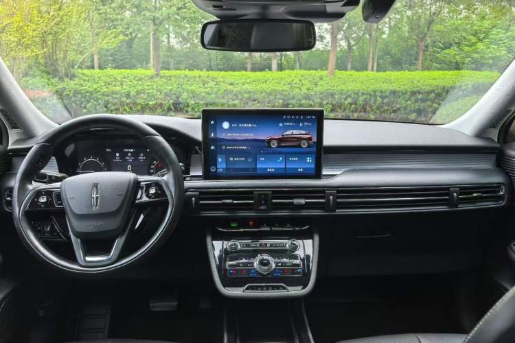 Used Lincoln Corsair 2021 2.0T Two-Wheel Drive Deluxe Edition Interior 4