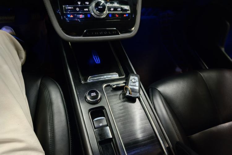 Used Lincoln Corsair 2021 2.0T Two-Wheel Drive Deluxe Edition Interior 7