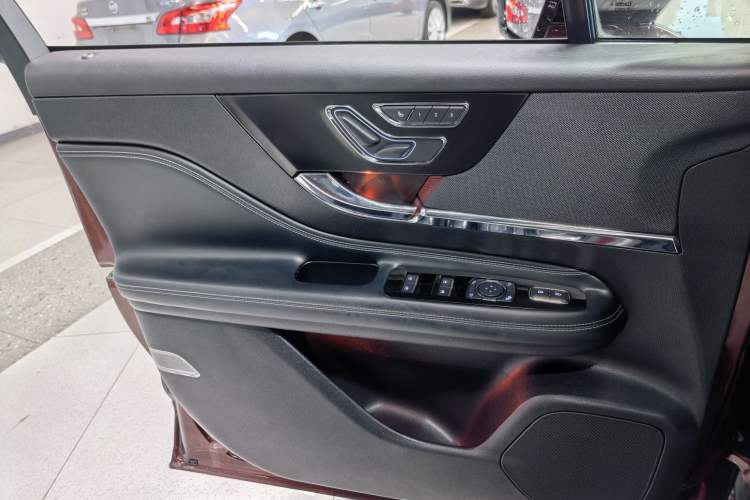 Used Lincoln Corsair 2021 2.0T Two-Wheel Drive Deluxe Edition Interior 8