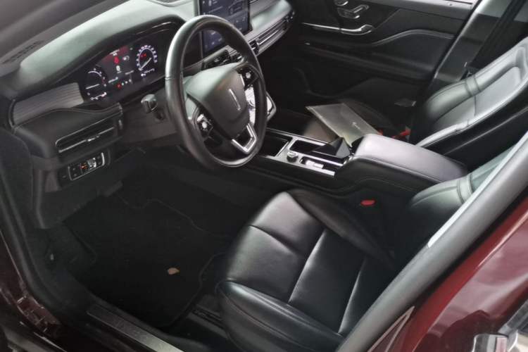Used Lincoln Corsair 2021 2.0T Two-Wheel Drive Deluxe Edition Left Front Seat
