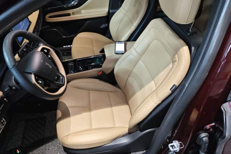 Used Lincoln Corsair 2021 2.0T Two-Wheel-Drive Luxury Edition Left Front Seat