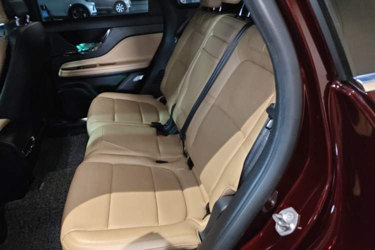 Used Lincoln Corsair 2021 2.0T Two-Wheel-Drive Luxury Edition Left Rear Seat
