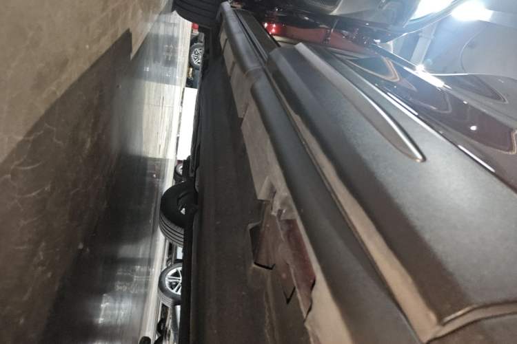 Used Lincoln Corsair 2021 2.0T Two-Wheel-Drive Luxury Edition Left Side Sill