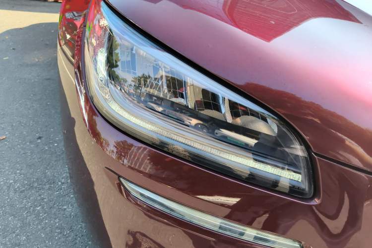 Used Lincoln Corsair 2021 2.0T Two-Wheel-Drive Luxury Edition Right Front Headlight